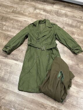 Vintage U.S. Army WW2 Trench Coat 8405-261-6502 Size Small Regular